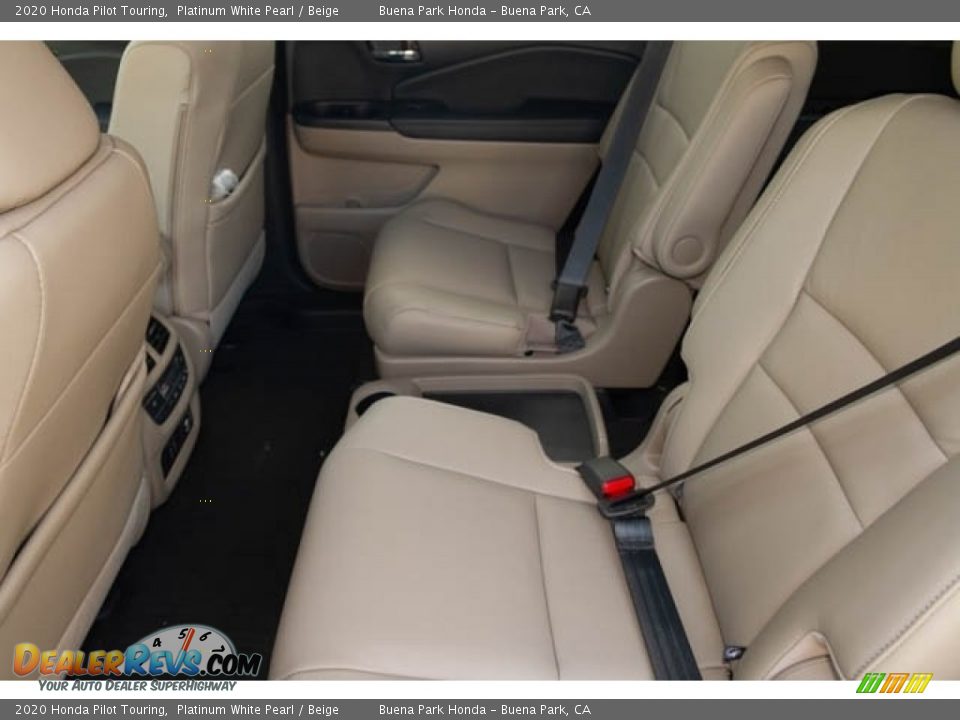 2020 Honda Pilot Touring Platinum White Pearl / Beige Photo #17