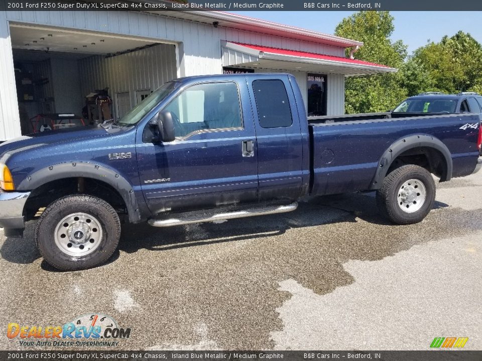 2001 Ford F250 Super Duty XL SuperCab 4x4 Chassis Island Blue Metallic / Medium Graphite Photo #2