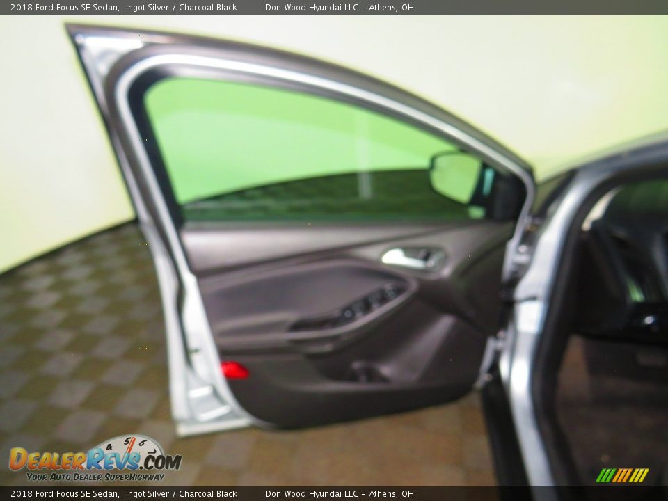2018 Ford Focus SE Sedan Ingot Silver / Charcoal Black Photo #16