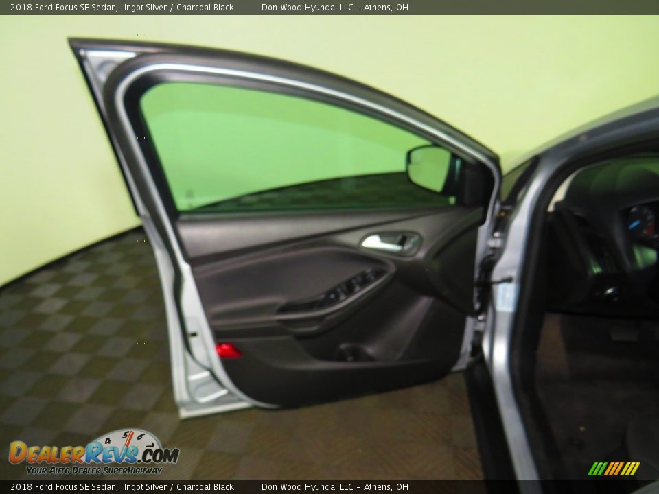 2018 Ford Focus SE Sedan Ingot Silver / Charcoal Black Photo #17
