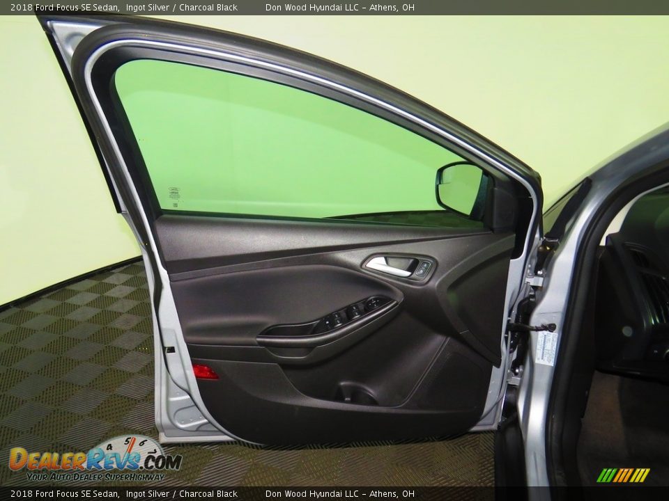 2018 Ford Focus SE Sedan Ingot Silver / Charcoal Black Photo #18