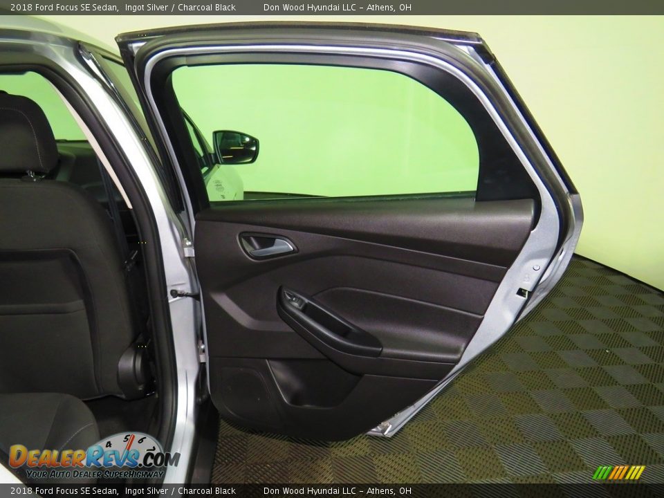 2018 Ford Focus SE Sedan Ingot Silver / Charcoal Black Photo #24