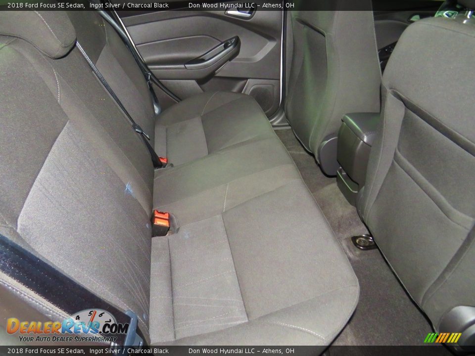2018 Ford Focus SE Sedan Ingot Silver / Charcoal Black Photo #25