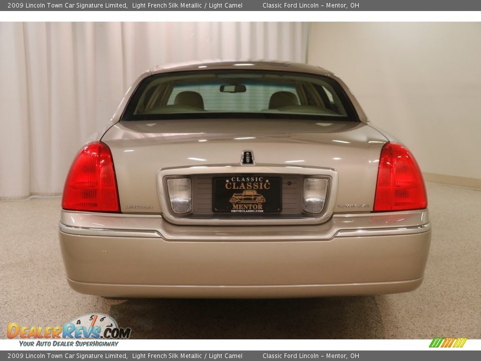 2009 Lincoln Town Car Signature Limited Light French Silk Metallic / Light Camel Photo #21