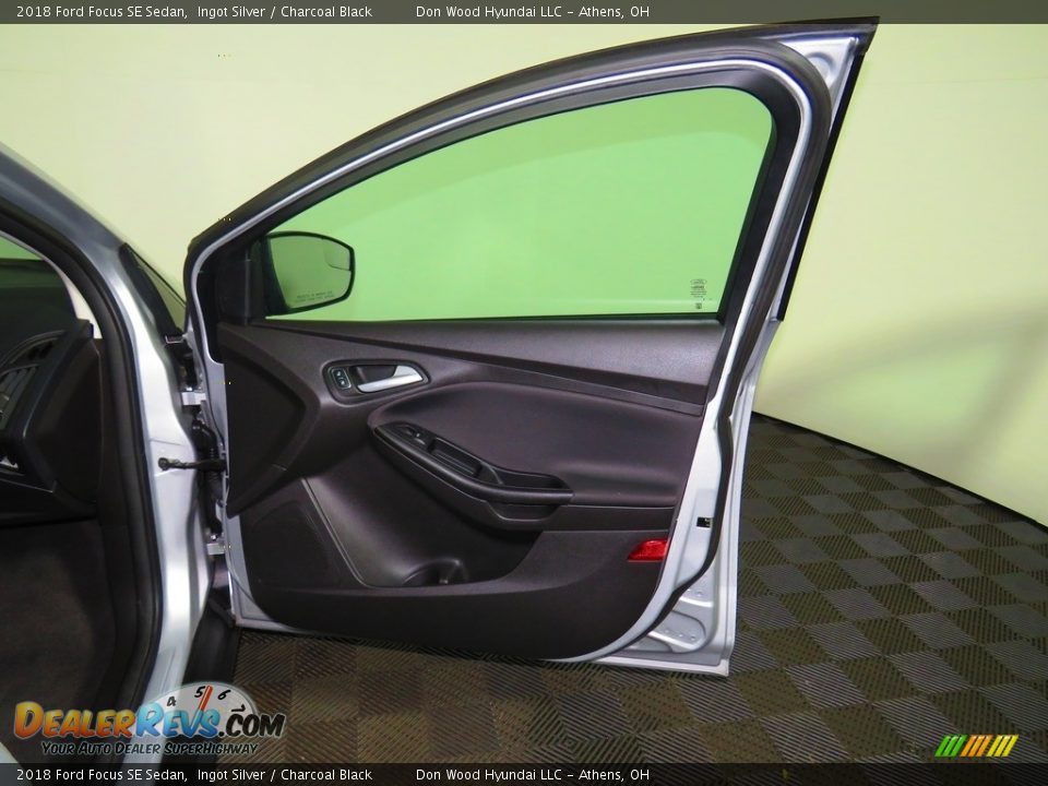 2018 Ford Focus SE Sedan Ingot Silver / Charcoal Black Photo #26