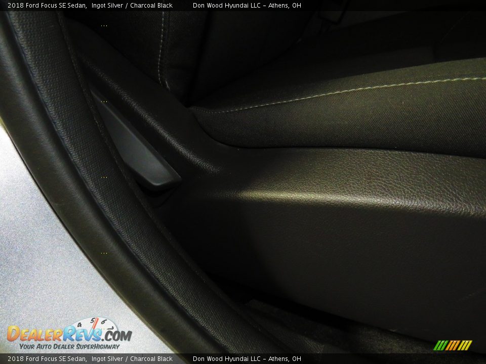 2018 Ford Focus SE Sedan Ingot Silver / Charcoal Black Photo #28