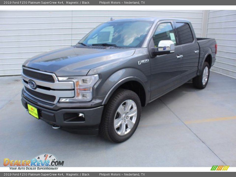 Front 3/4 View of 2019 Ford F150 Platinum SuperCrew 4x4 Photo #4