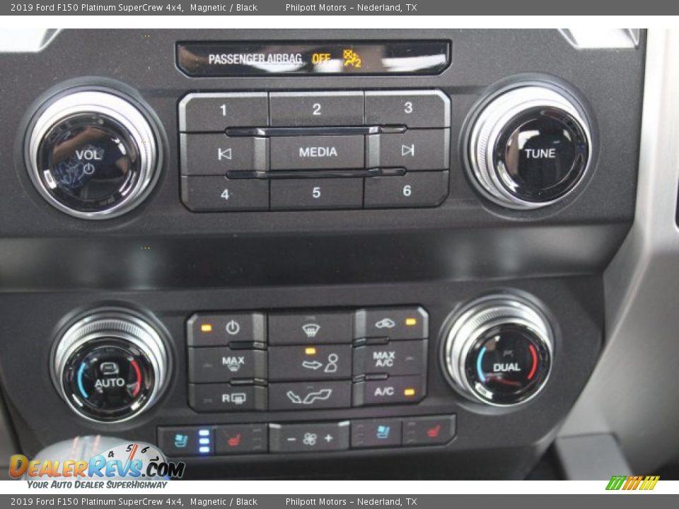 Controls of 2019 Ford F150 Platinum SuperCrew 4x4 Photo #19