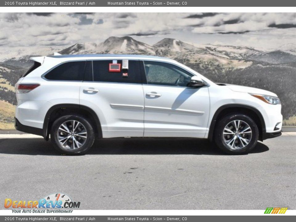 2016 Toyota Highlander XLE Blizzard Pearl / Ash Photo #2