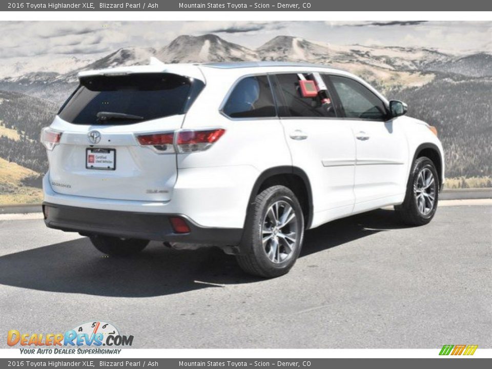 2016 Toyota Highlander XLE Blizzard Pearl / Ash Photo #3