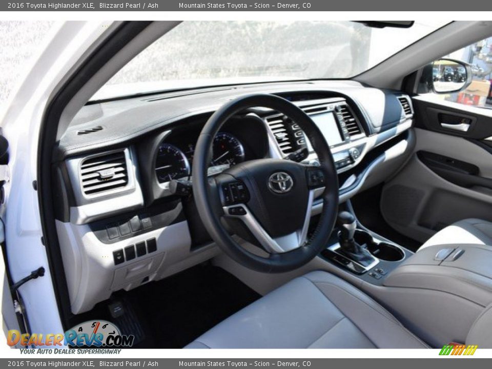 2016 Toyota Highlander XLE Blizzard Pearl / Ash Photo #10