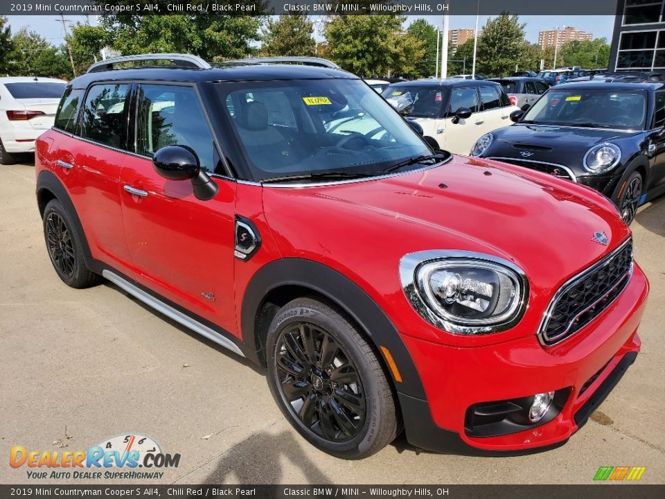 Front 3/4 View of 2019 Mini Countryman Cooper S All4 Photo #1