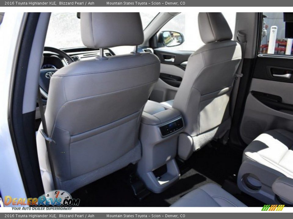 2016 Toyota Highlander XLE Blizzard Pearl / Ash Photo #20