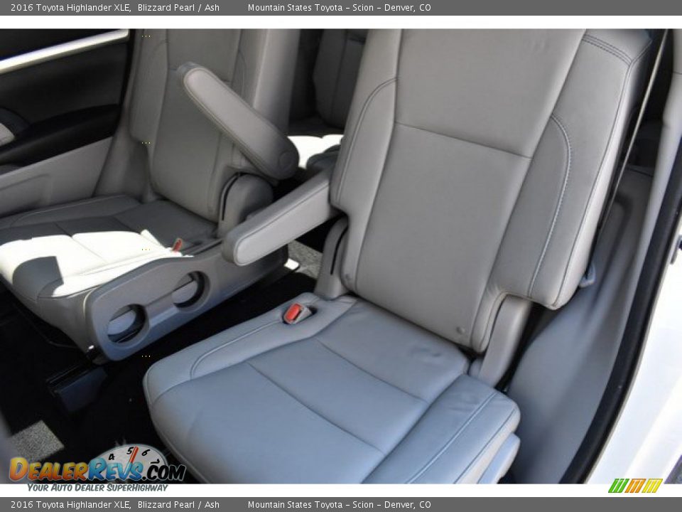 2016 Toyota Highlander XLE Blizzard Pearl / Ash Photo #22