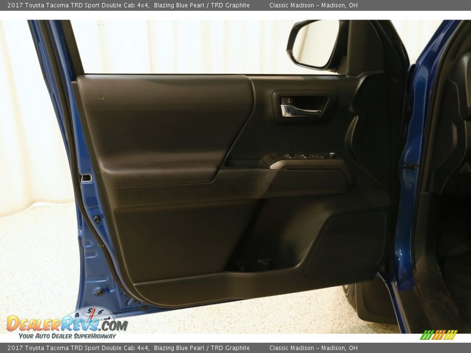 2017 Toyota Tacoma TRD Sport Double Cab 4x4 Blazing Blue Pearl / TRD Graphite Photo #5