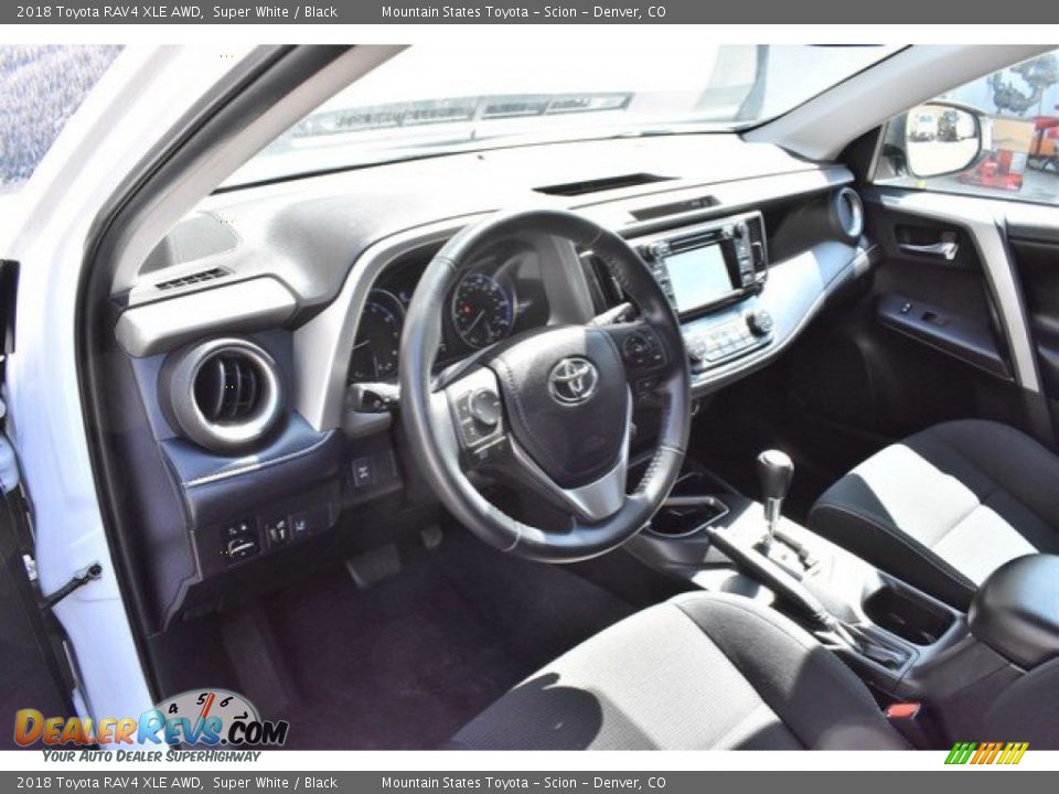 2018 Toyota RAV4 XLE AWD Super White / Black Photo #10