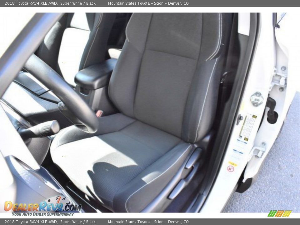 2018 Toyota RAV4 XLE AWD Super White / Black Photo #12