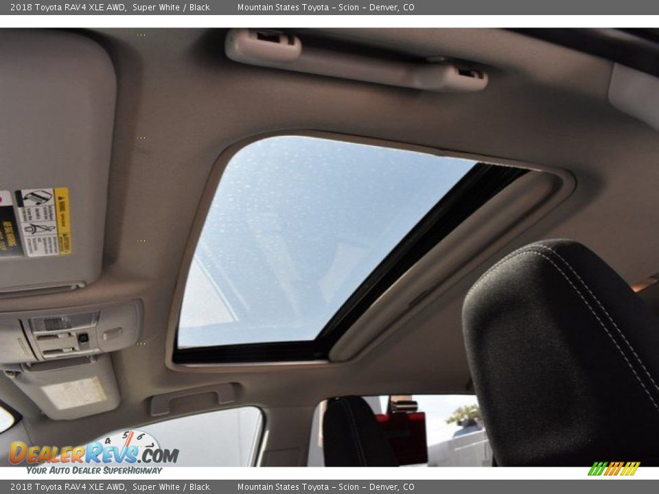 2018 Toyota RAV4 XLE AWD Super White / Black Photo #14