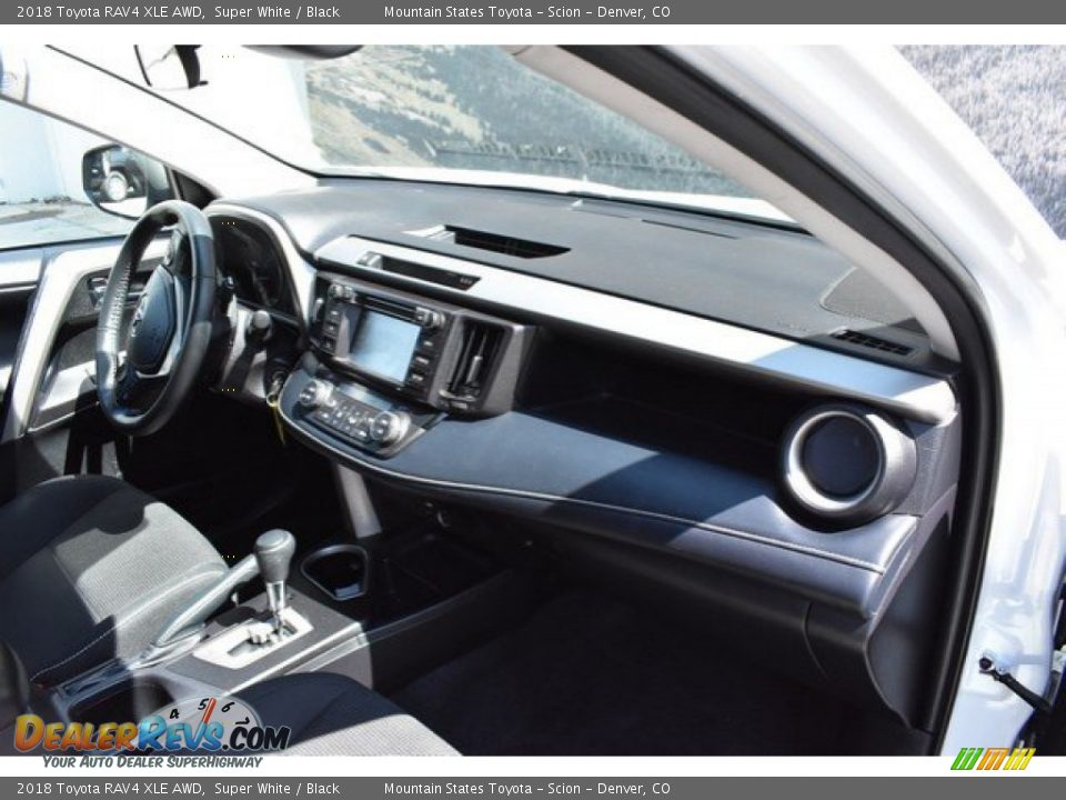2018 Toyota RAV4 XLE AWD Super White / Black Photo #17