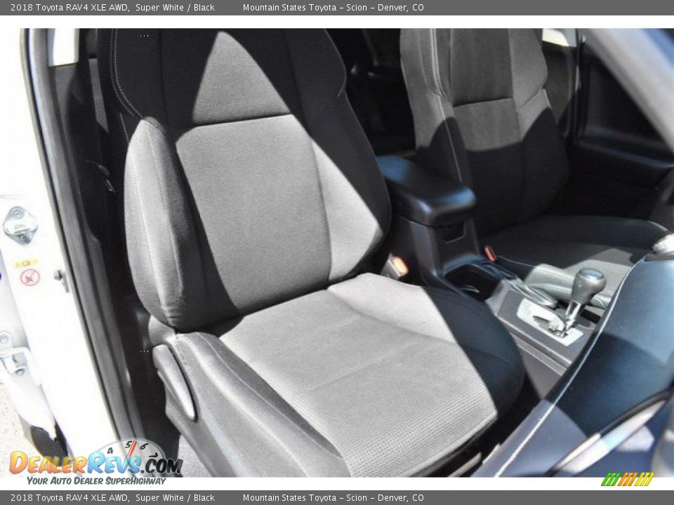 2018 Toyota RAV4 XLE AWD Super White / Black Photo #19