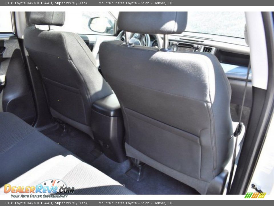 2018 Toyota RAV4 XLE AWD Super White / Black Photo #21