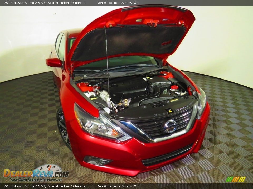 2018 Nissan Altima 2.5 SR Scarlet Ember / Charcoal Photo #5