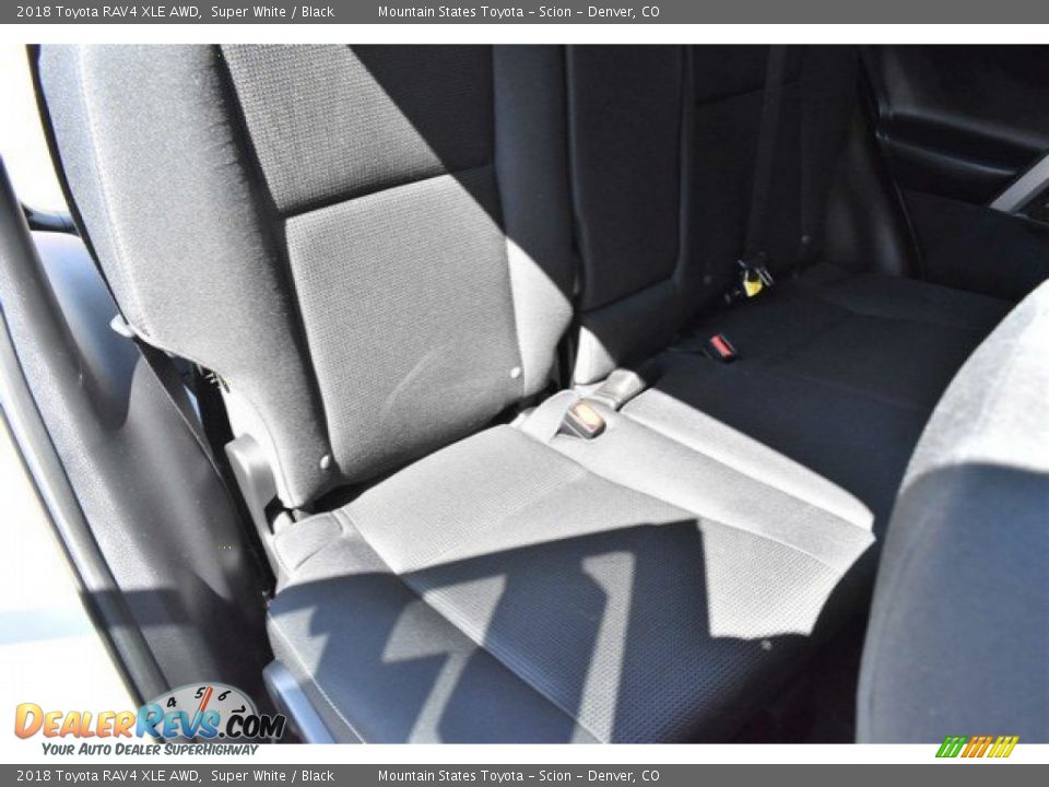 2018 Toyota RAV4 XLE AWD Super White / Black Photo #23