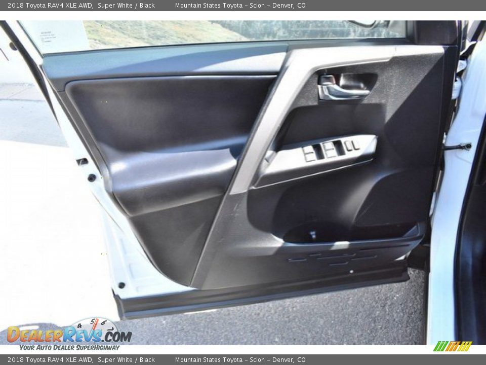 2018 Toyota RAV4 XLE AWD Super White / Black Photo #25