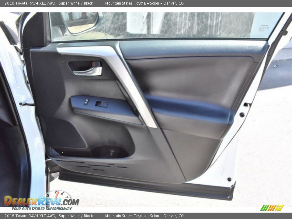 2018 Toyota RAV4 XLE AWD Super White / Black Photo #26
