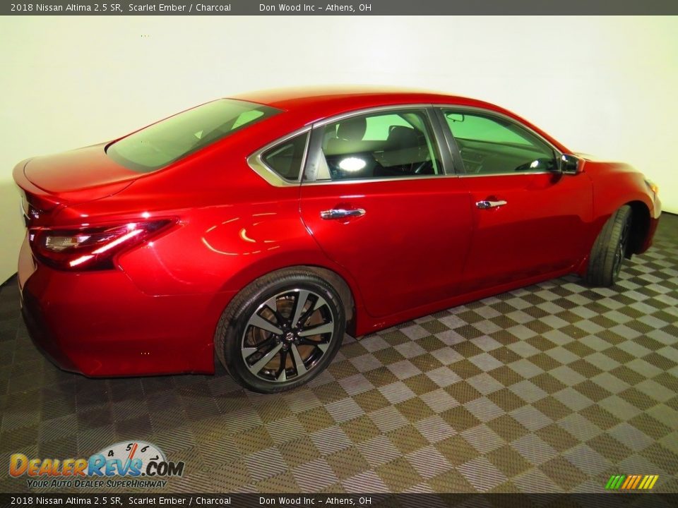 2018 Nissan Altima 2.5 SR Scarlet Ember / Charcoal Photo #14