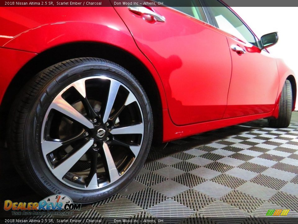 2018 Nissan Altima 2.5 SR Scarlet Ember / Charcoal Photo #15