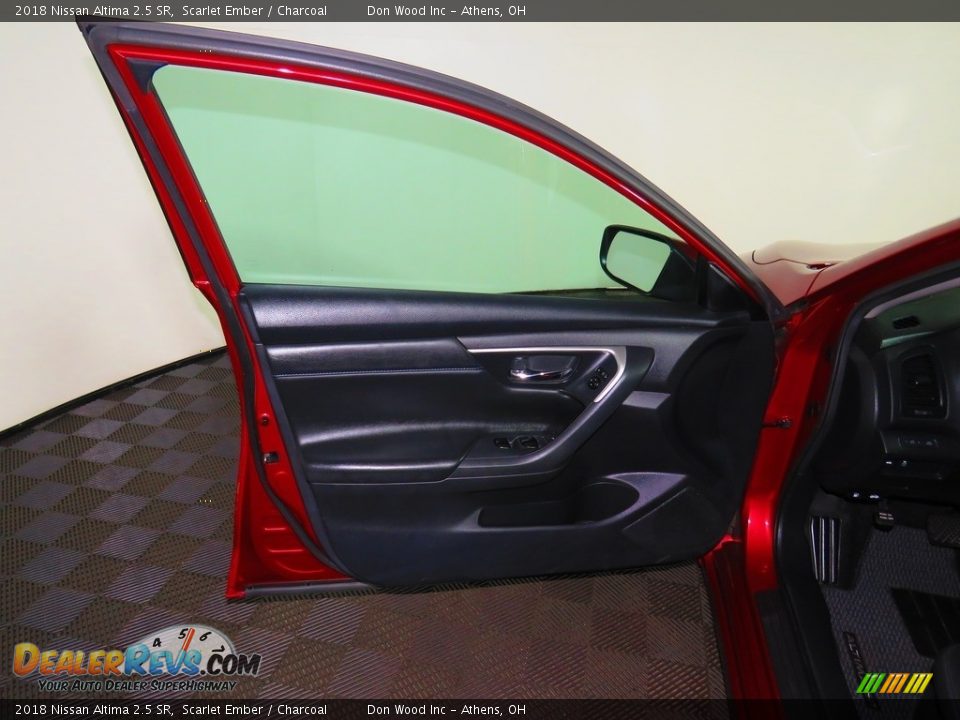 2018 Nissan Altima 2.5 SR Scarlet Ember / Charcoal Photo #16