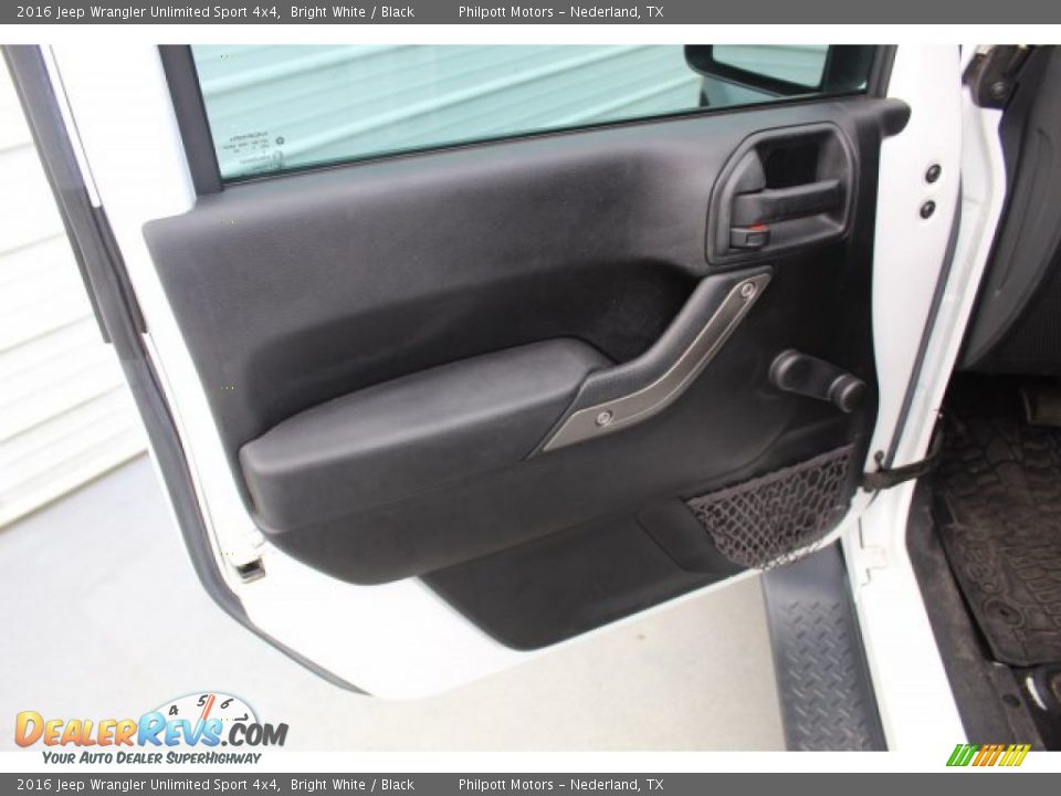 2016 Jeep Wrangler Unlimited Sport 4x4 Bright White / Black Photo #11