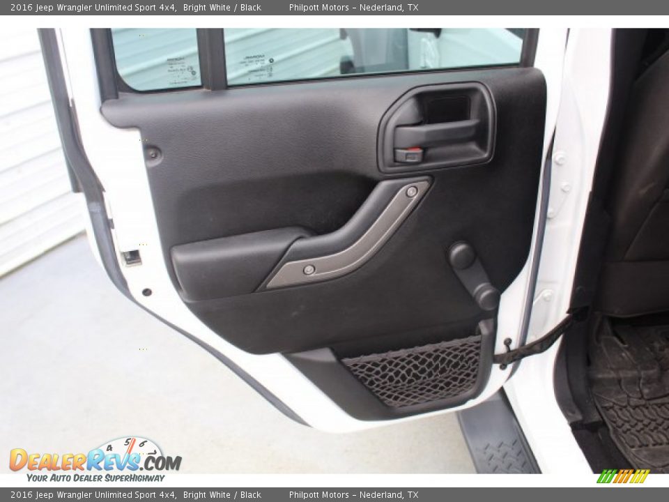 2016 Jeep Wrangler Unlimited Sport 4x4 Bright White / Black Photo #19