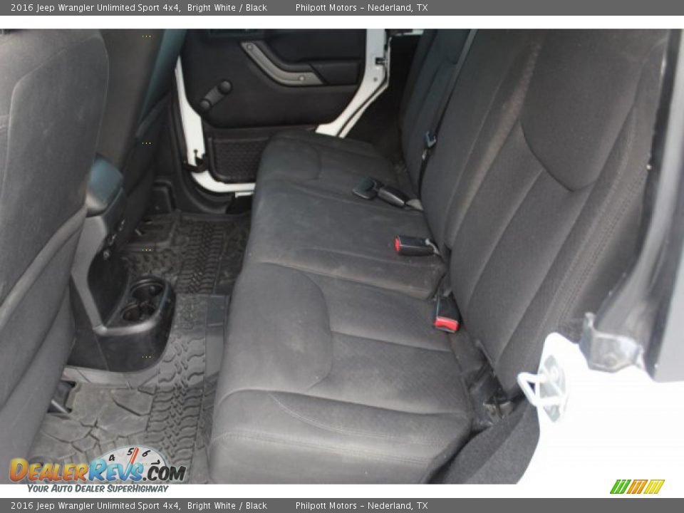 2016 Jeep Wrangler Unlimited Sport 4x4 Bright White / Black Photo #20