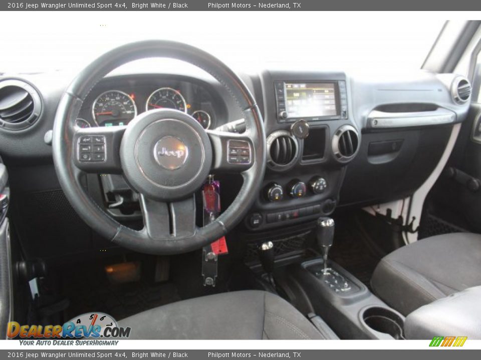 2016 Jeep Wrangler Unlimited Sport 4x4 Bright White / Black Photo #21