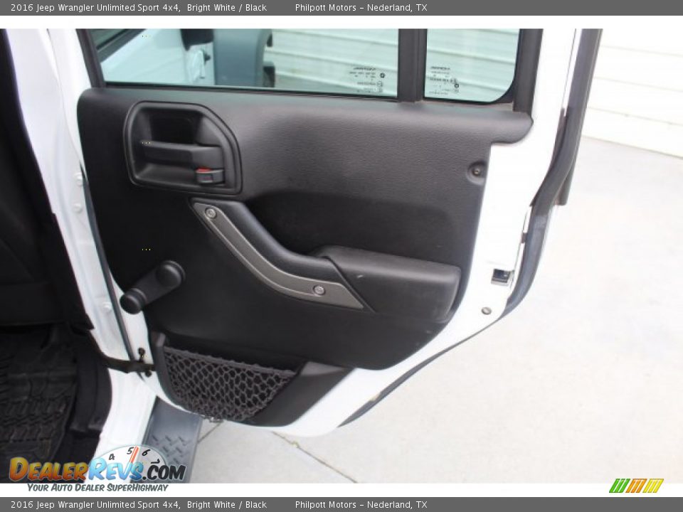 2016 Jeep Wrangler Unlimited Sport 4x4 Bright White / Black Photo #24