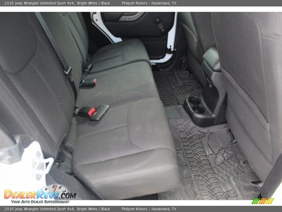 2016 Jeep Wrangler Unlimited Sport 4x4 Bright White / Black Photo #25