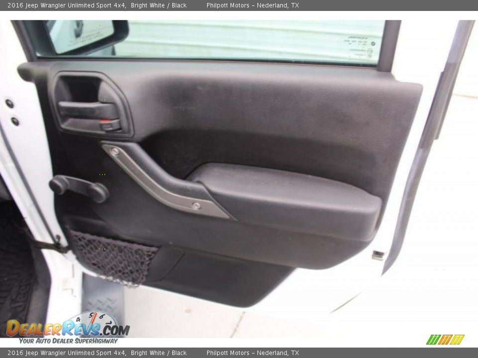 2016 Jeep Wrangler Unlimited Sport 4x4 Bright White / Black Photo #26