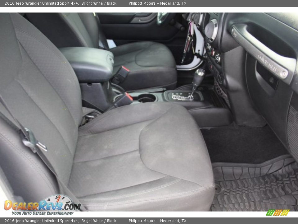 2016 Jeep Wrangler Unlimited Sport 4x4 Bright White / Black Photo #27