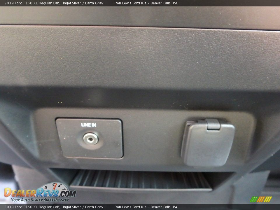 2019 Ford F150 XL Regular Cab Ingot Silver / Earth Gray Photo #17