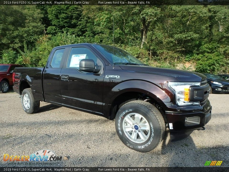 Front 3/4 View of 2019 Ford F150 XL SuperCab 4x4 Photo #8