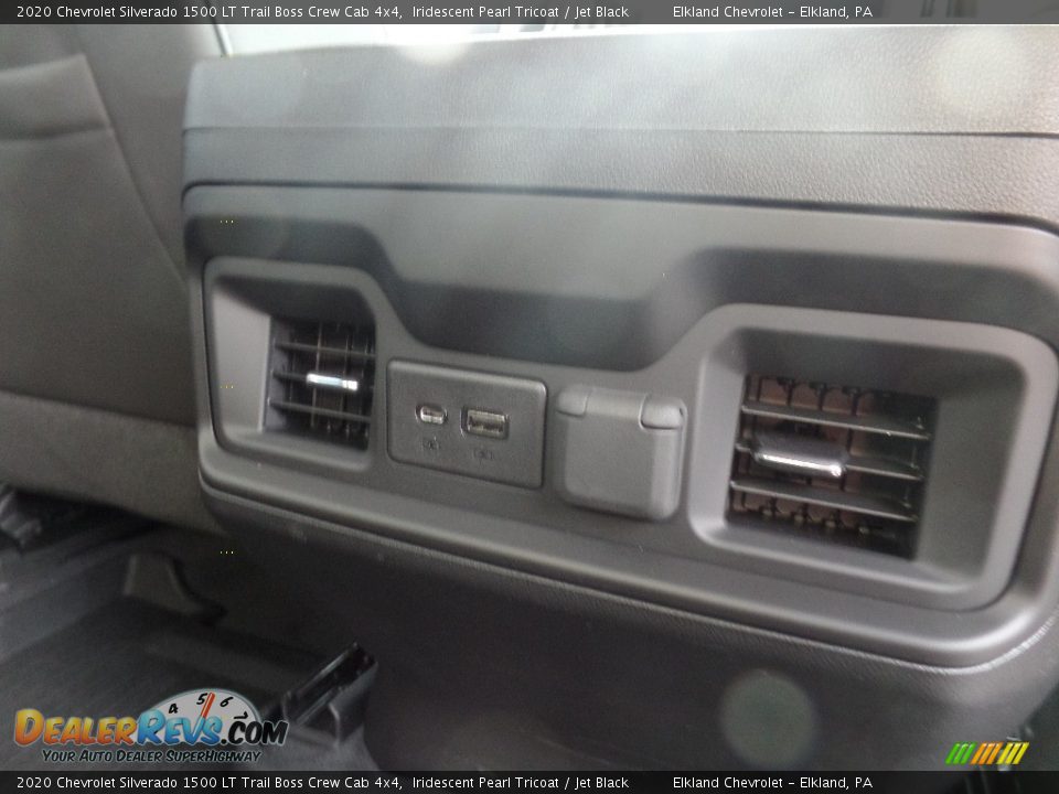 2020 Chevrolet Silverado 1500 LT Trail Boss Crew Cab 4x4 Iridescent Pearl Tricoat / Jet Black Photo #22