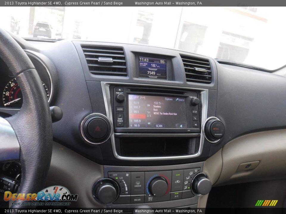 2013 Toyota Highlander SE 4WD Cypress Green Pearl / Sand Beige Photo #17