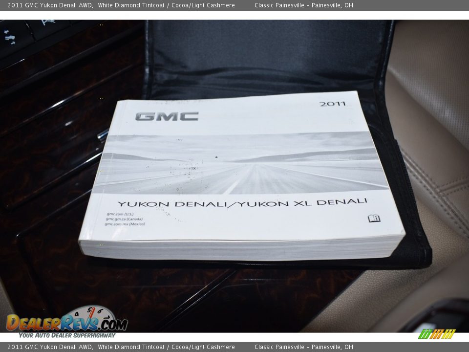 2011 GMC Yukon Denali AWD White Diamond Tintcoat / Cocoa/Light Cashmere Photo #18