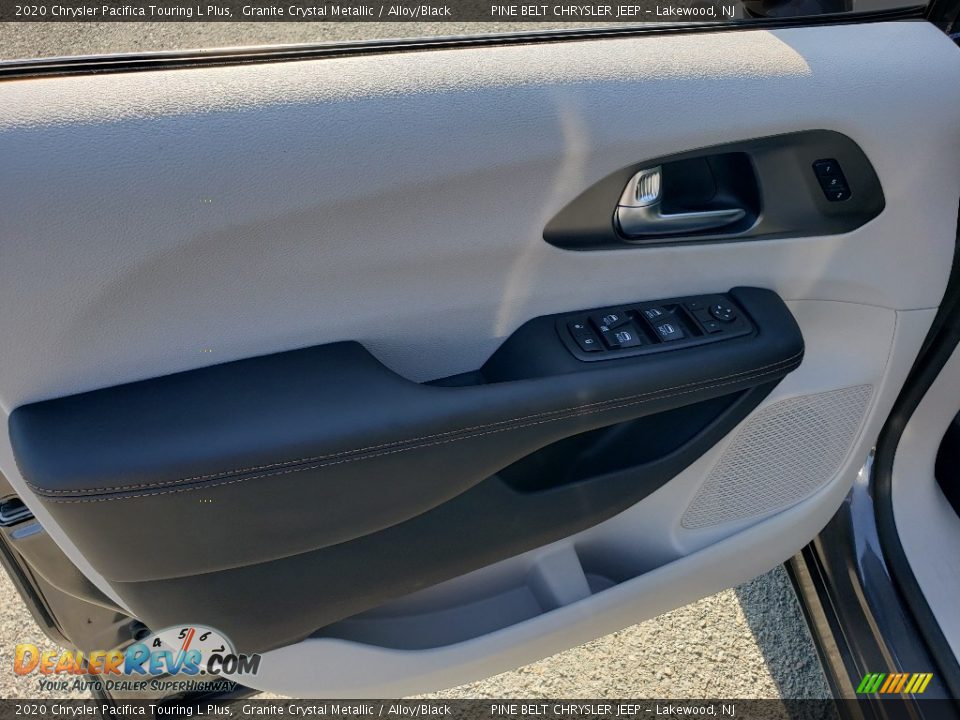 2020 Chrysler Pacifica Touring L Plus Granite Crystal Metallic / Alloy/Black Photo #8