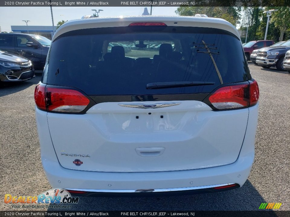 2020 Chrysler Pacifica Touring L Bright White / Alloy/Black Photo #5