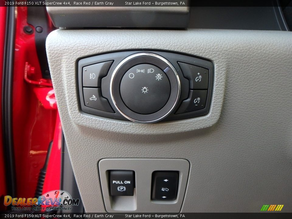 Controls of 2019 Ford F150 XLT SuperCrew 4x4 Photo #20