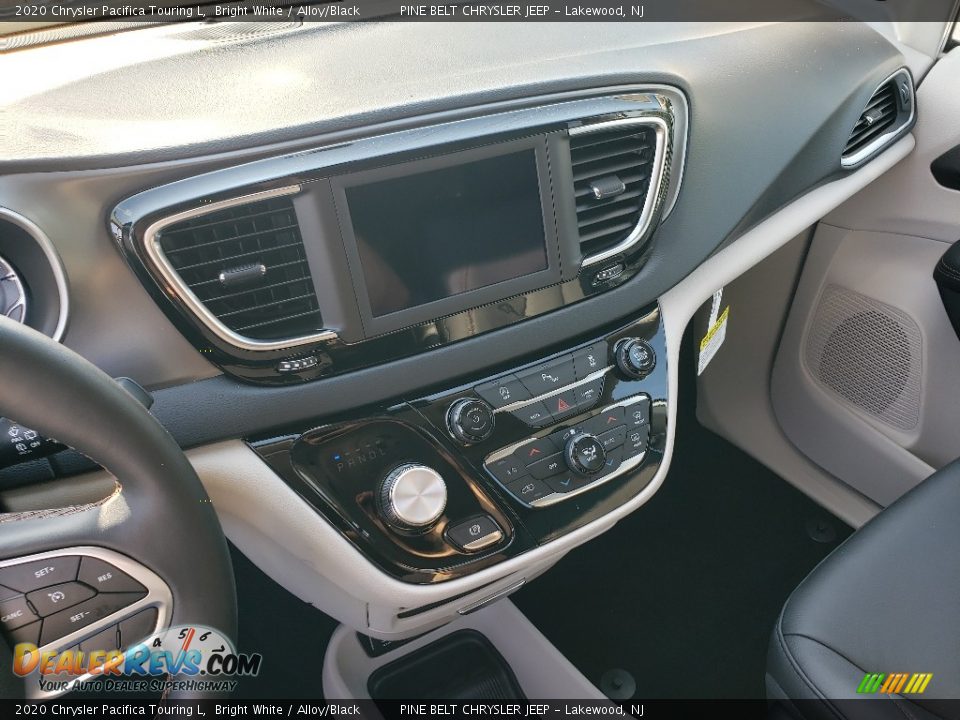2020 Chrysler Pacifica Touring L Bright White / Alloy/Black Photo #10
