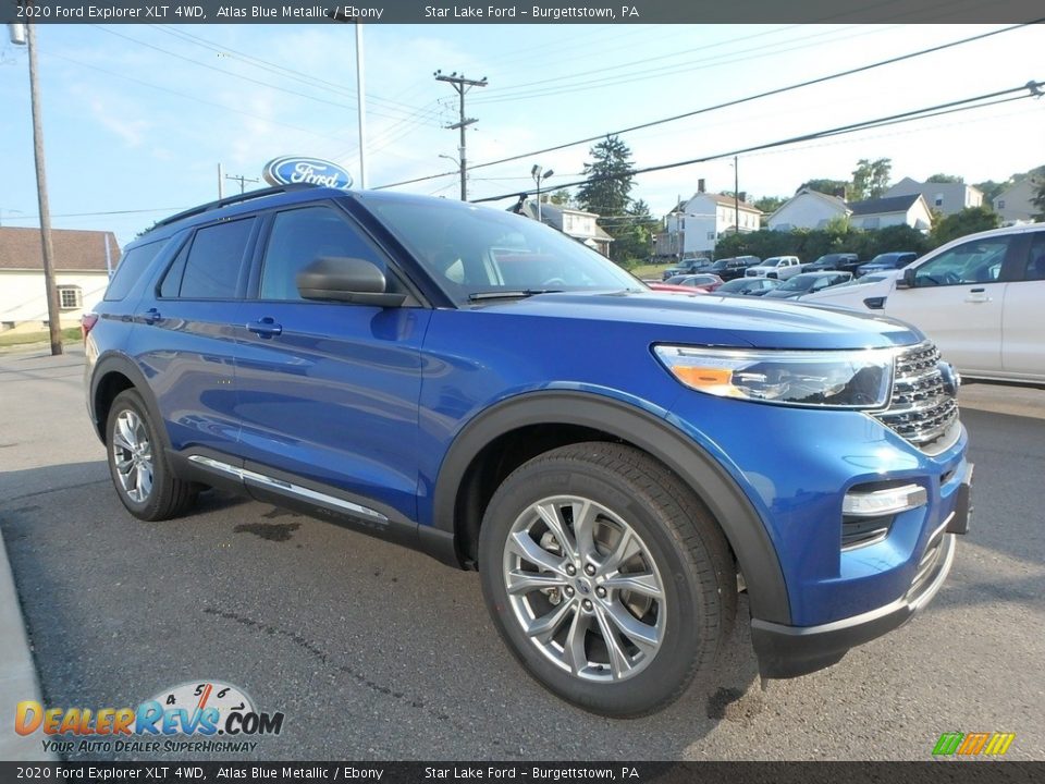 Front 3/4 View of 2020 Ford Explorer XLT 4WD Photo #3